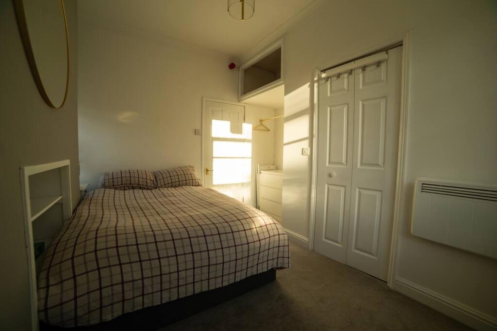 Georgian Gem Free Parking &Views Apartment Bath Luaran gambar